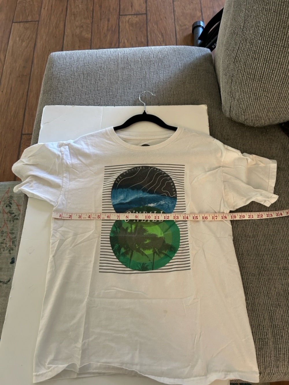 O'Neill White Tee with Blue and Green Double Circle Surf Graphic size medium - Picture 5 of 8
